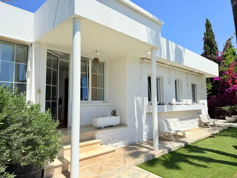 Casa en venta con piscina y terraza en San Juan de Alicante