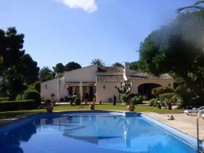 Villa en Adsubia con Piscina Privada y Jardín Mediterráneo