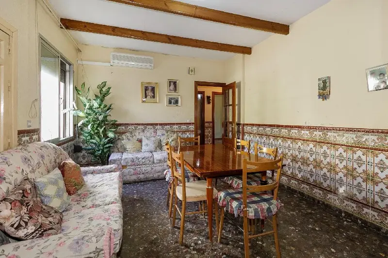 Casa con Patio en Albolote Ideal para Promoción de Viviendas