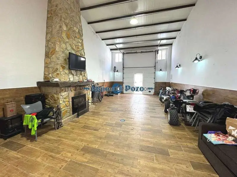 Nave con Terreno Urbano en Almendralejo - Ideal para Recreo