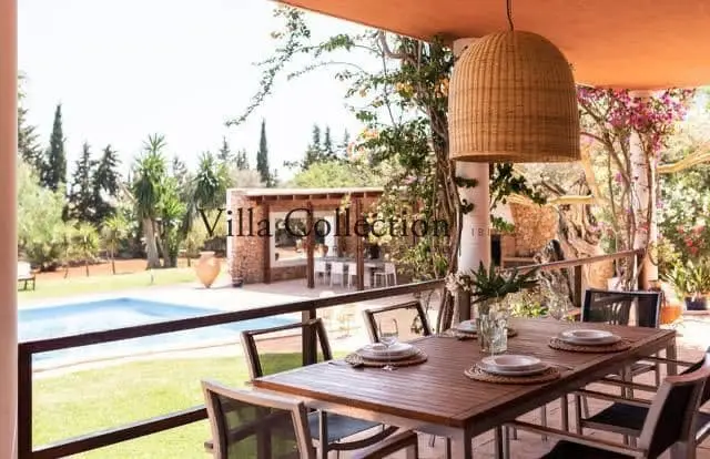 Chalet en Alquiler en Ibiza: Villa con 8 Dormitorios y Piscina