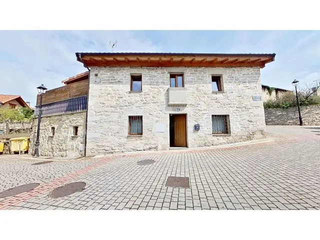 Casa de Piedra en Nanclares de la Oca Alava