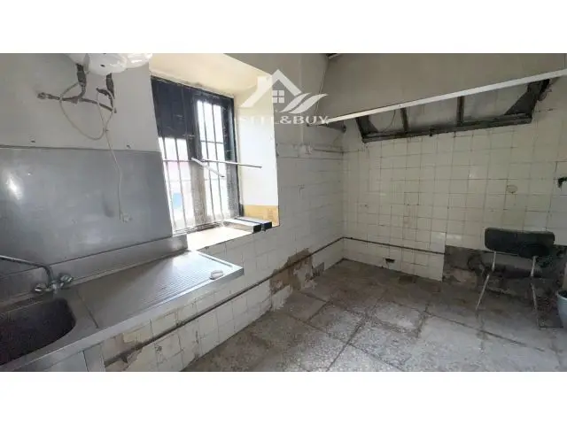Conjunto Inmobiliario Astillero: Piso, Local y Almacén