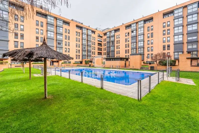 Piso en Alquiler Conde Orgaz Madrid Lujo Terraza Piscina