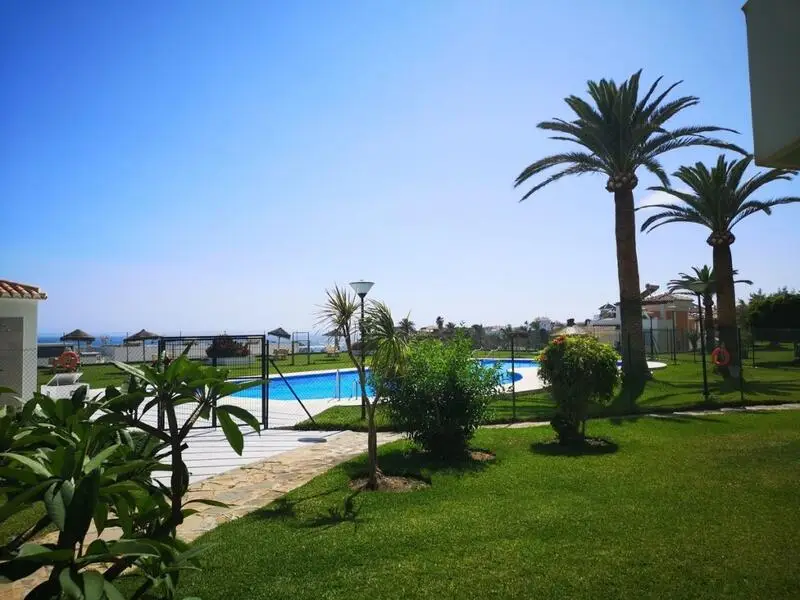 Apartamento en Torrox Costa con Vistas al Mar 2 Dormitorios