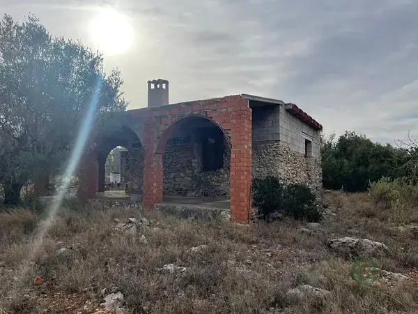 Casa Rústica con Olivos en Chella 27000m2