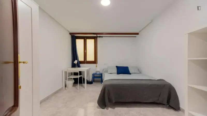Habitacion Doble en Piso de 7 Habitaciones