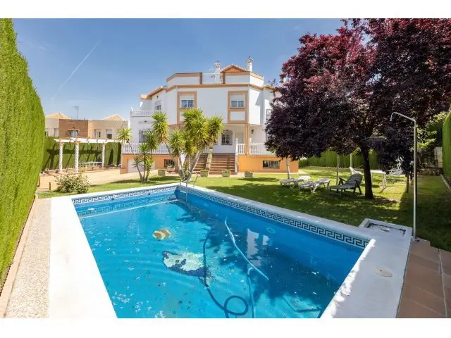 Chalet en Gojar Urbanizacion Los Cerezos 4 dormitorios piscina