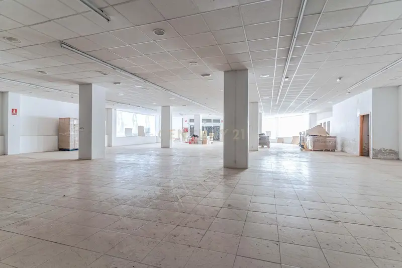 Local Comercial 2500m2 Avda Martin Cuevas Motril