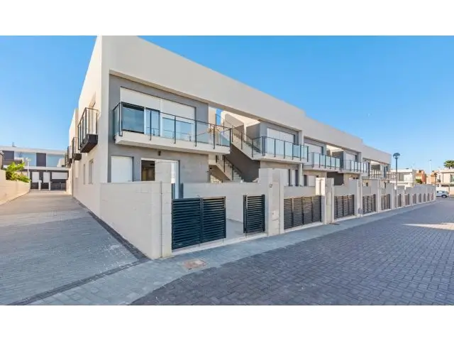 Bungalow en Gran Alacant con Piscina y Jardin Privado