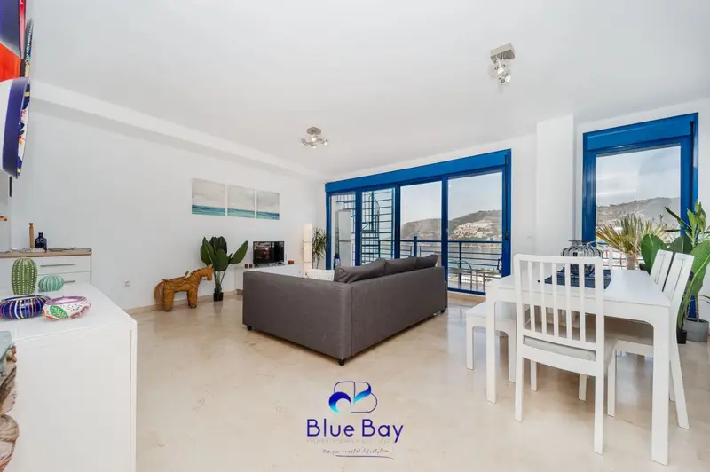 Atico en venta en La Herradura con vistas a la Bahia