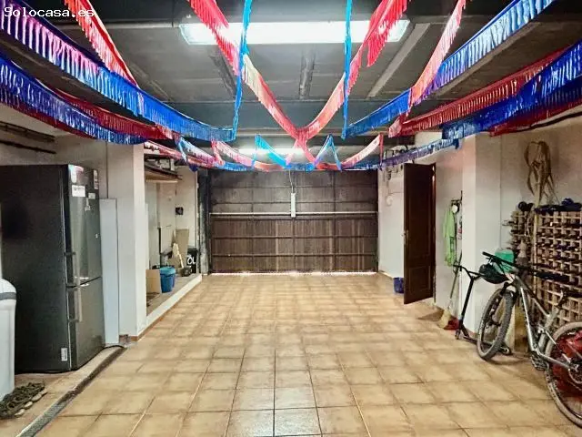 Casa en Venta en Porreres: 3 Plantas, 4 Dormitorios, Garaje Triple y Placas Solares