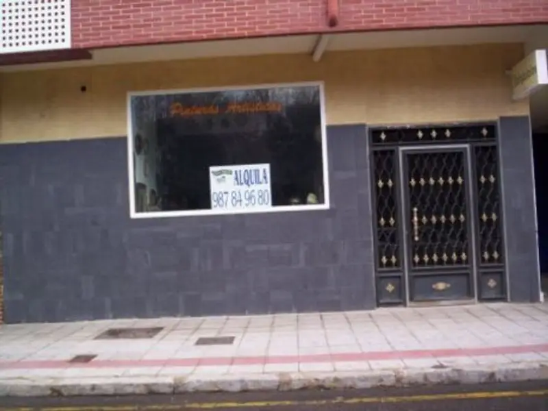 alquiler Local Comercial en Distrito 6, León (003.274359)- Globaliza