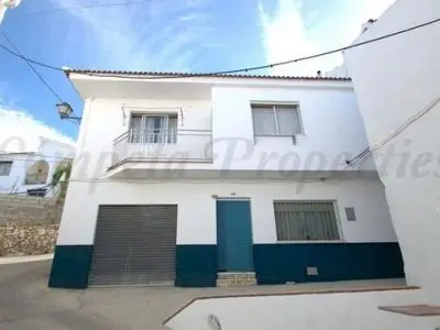 Casa Familiar en Pueblo de Montana 160m2 Garaje 3 Dormitorios