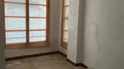 Casa en Eslida con 4 Apartamentos Independientes y Garaje