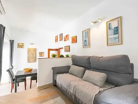 Apartamento con Encanto en Sayalonga Cerca de la Playa