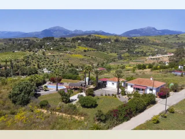 Casa-Villa de 4 Dormitorios en venta Pizarra, España