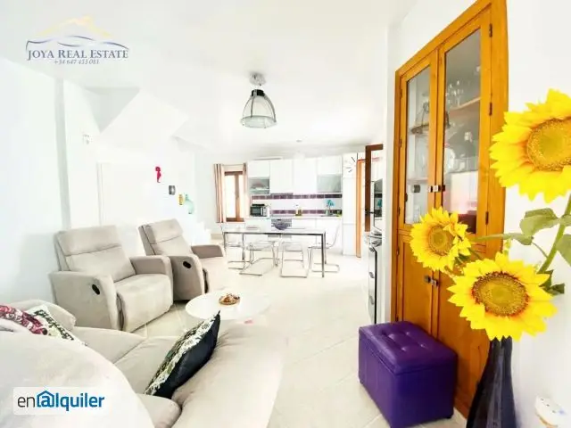 Chalet Adosado en Almuñécar Centro con Terraza y Vistas