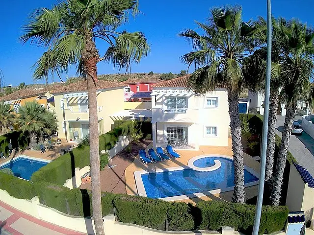 Villa en Venta Altaona Golf Murcia 2 Dormitorios Piscina Jacuzzi