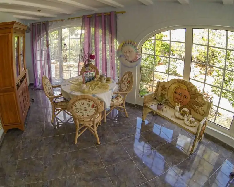 Villa de Lujo en Denia con 6 Dormitorios y Vistas al Mar