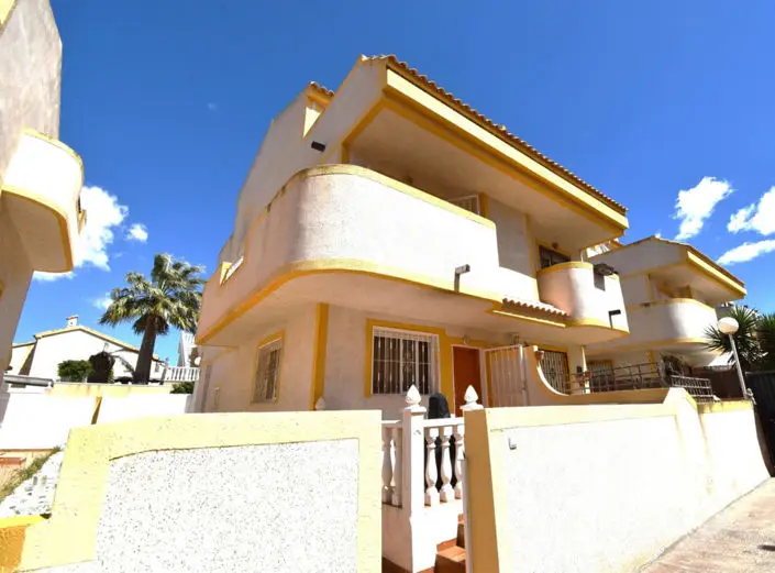 Villa 3 Dormitorios en Los Altos Costa Blanca