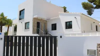 Chalet en Benissa con Piscina Privada Cerca de la Playa