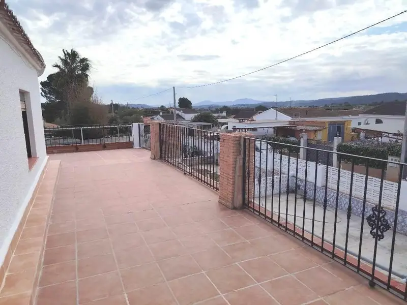 Chalet en venta Lliria Valencia espacioso con piscina
