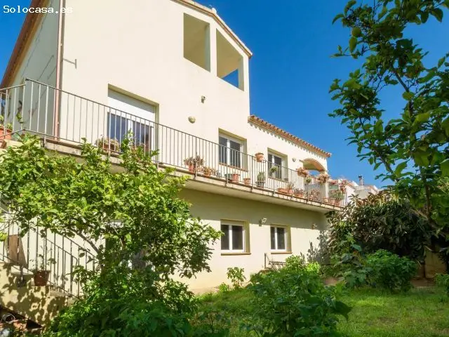 Casa Espaciosa con Jardín Privado en LEscala