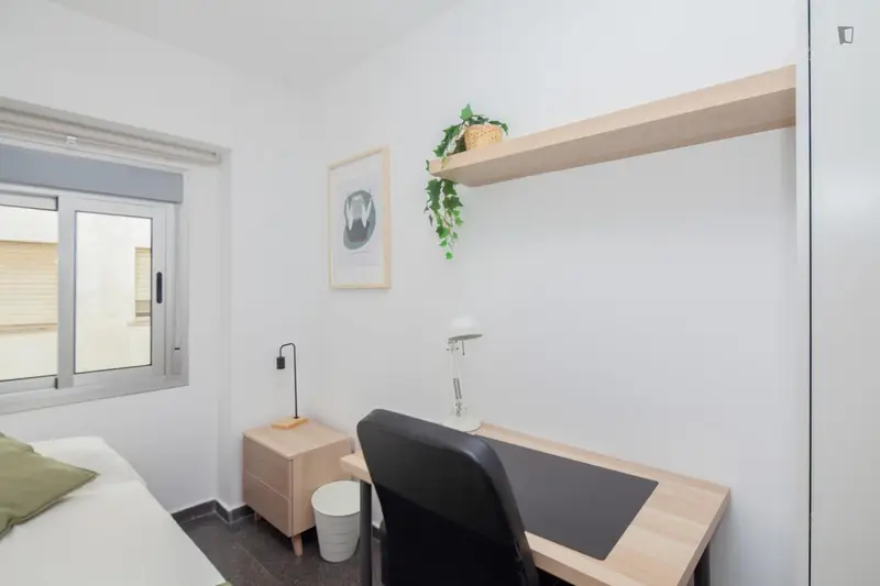 Habitacion amueblada con balcon cerca UPV y Universidad de Valencia
