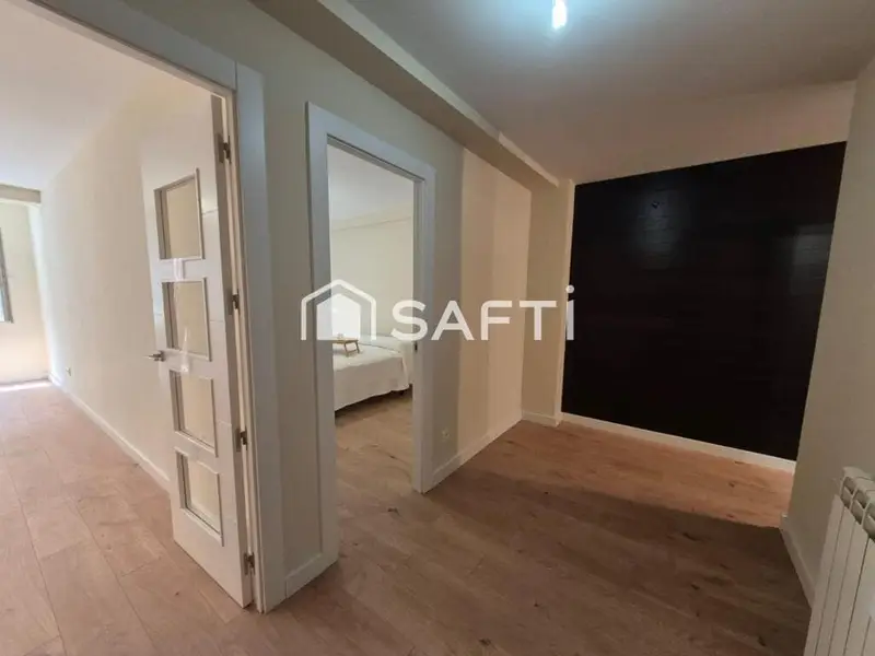 Apartamento en Venta en León Ciudad: 4 Habitaciones, 2 Baños, Garaje y Terrazas