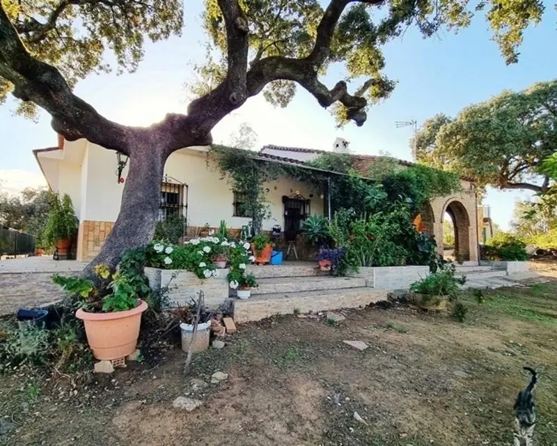 Cortijo con Piscina Cerca de Valdeflores