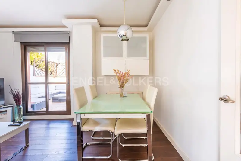 Ático de Lujo en Madrid: 2 Dormitorios, Terraza 35m², Piscina Privada
