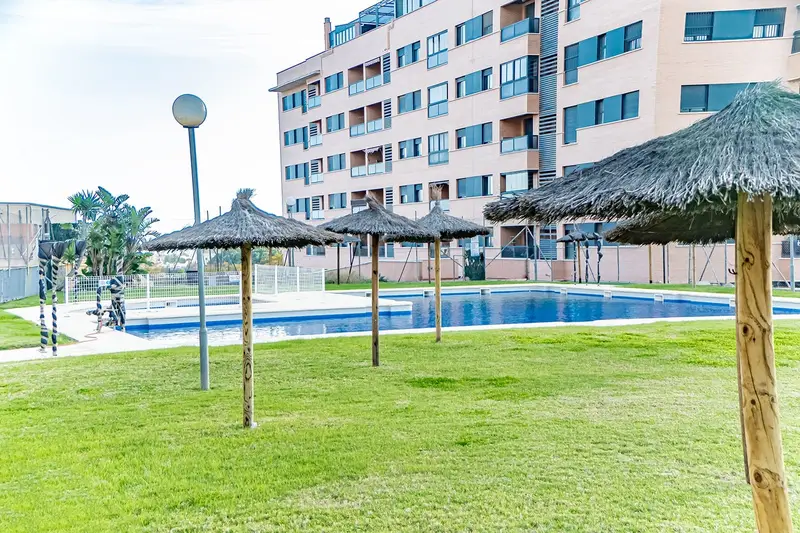 Piso en Venta en Almeria Ciudad 75m2 Amueblado con Garaje y Piscina