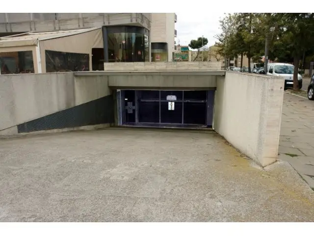 Plaza Parking Trastero Alquiler Can Bou Cerca Aeropuerto