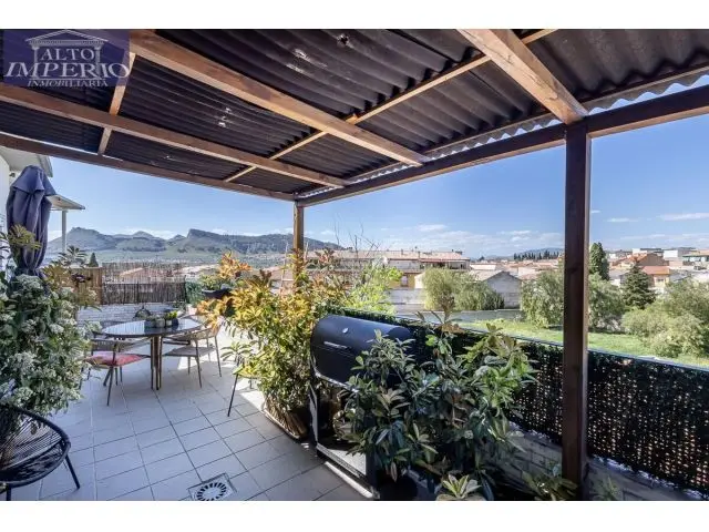 Precioso Atico con Terraza 50m2 y Vistas en Albolote