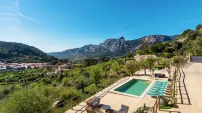 Casa Rústica en Venta Bunyola con Vistas al Mar y Piscina