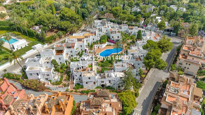 Casa Adosada 3 Dormitorios Nueva Andalucía Vistas Golf