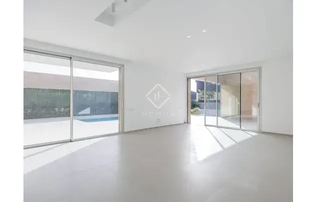 Villa en Nueva Santa Bárbara 4 dormitorios 2 baños