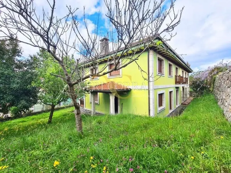 Chalet Adosado en Ribadesella 379m2 4 Dormitorios Jardin 280m2