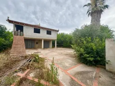 Finca con Casa y Naves en Jesus Tortosa