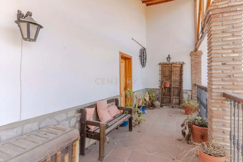 Chalet en Guadix con 4 dormitorios y amplio jardin