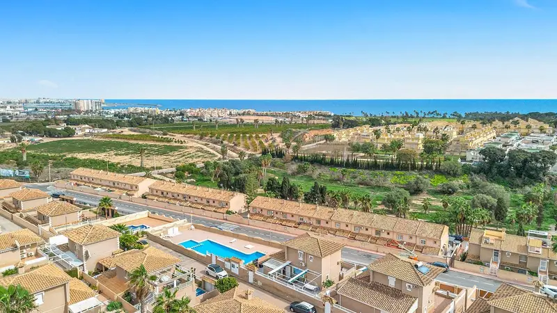 Villa en Venta Los Altos Torrevieja con Piscina Privada y Vistas al Mar