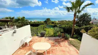 Villa de Lujo en Primera Linea de Playa con Vistas al Mar