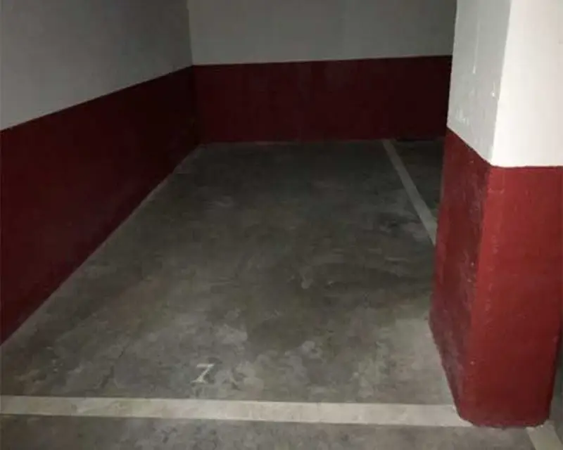 Garaje en venta en Barcelona calle Sardenya