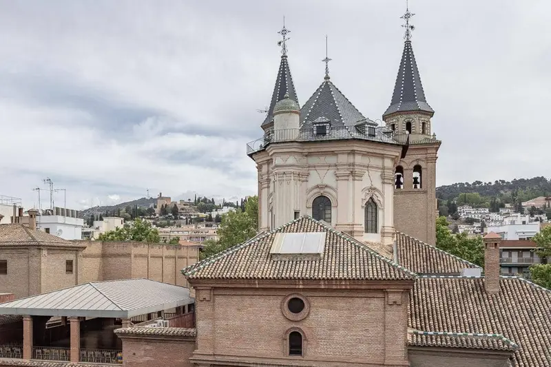 Piso en venta en Granada ciudad: 132m2, 4 dormitorios, terraza y vistas