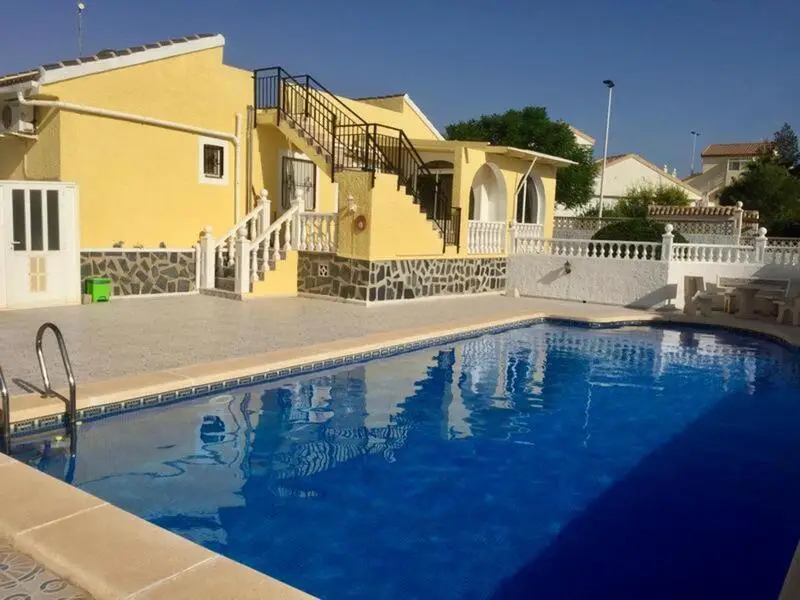 Villa Lujosa de 3 Dormitorios con Piscina Privada en Murcia