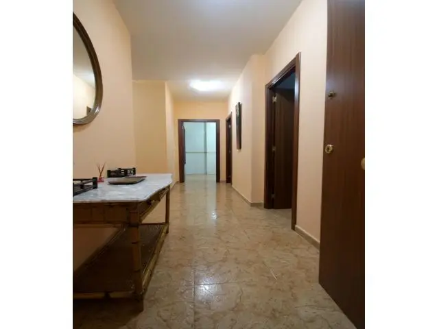 ¡Oportunidad Única En Alquiler! Amplio Piso Amueblado Con Patio Privativo Y Plaza De Garaje