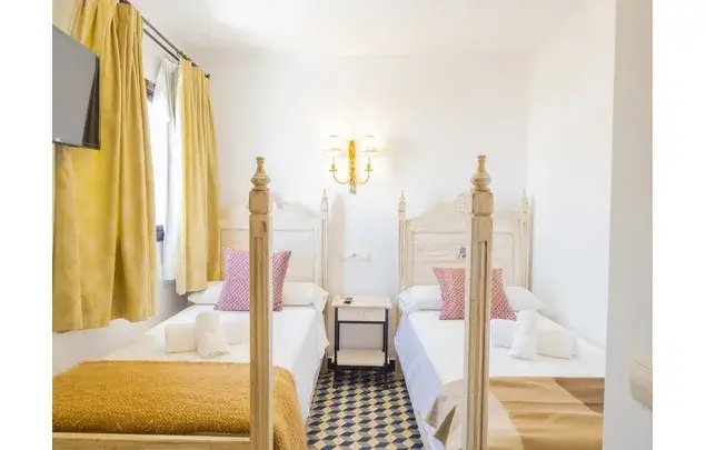 Hostal en Tolox para Parejas: Descanso y Naturaleza