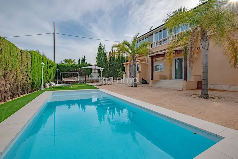Chalet en Calpe con Piscina Privada 3 Dormitorios