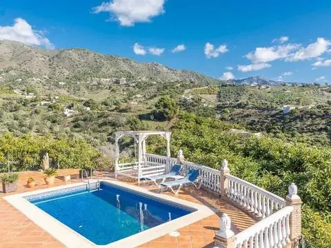 Casa Rural con Piscina y Vistas Frigiliana